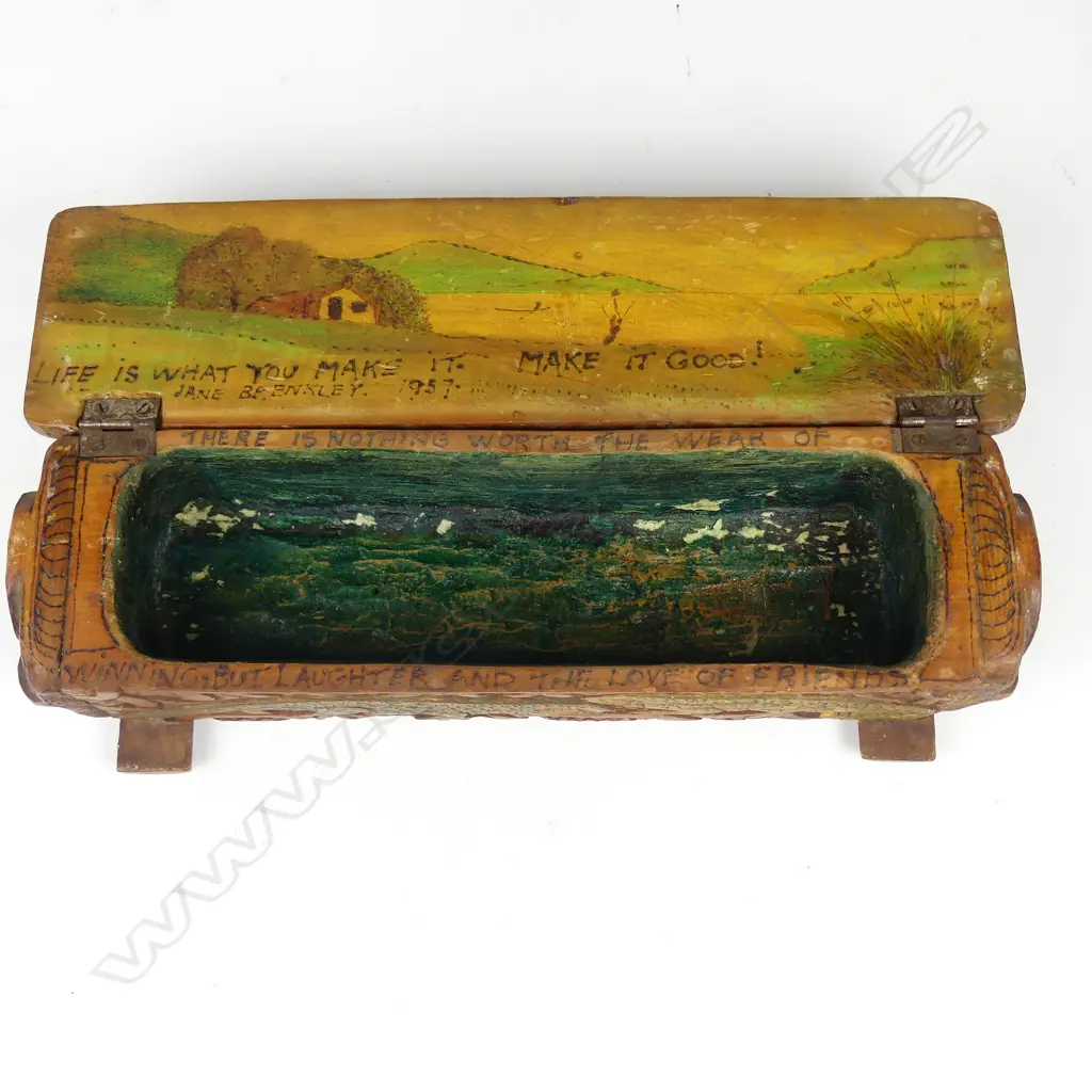 A Jane Brenkley carved wood 'wakahuia' Image 1++