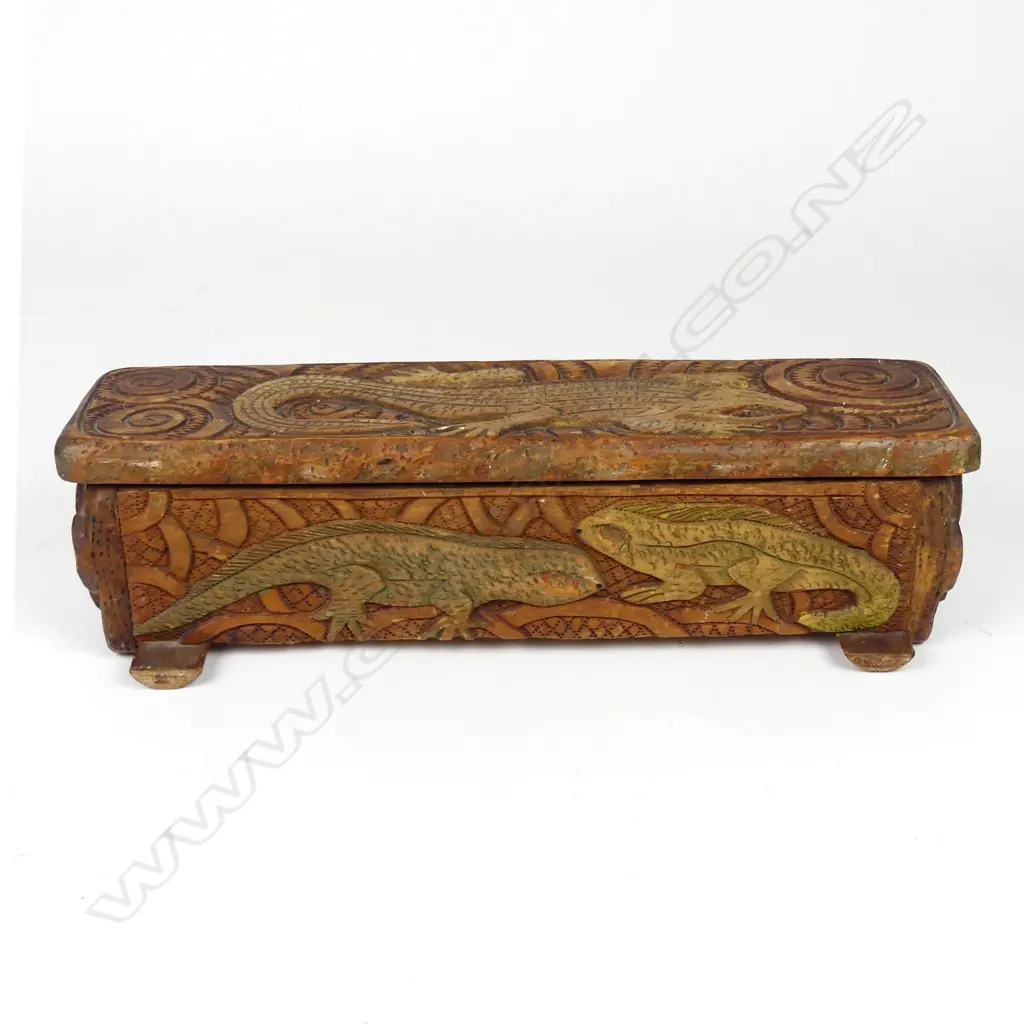 A Jane Brenkley carved wood 'wakahuia' Image 1++