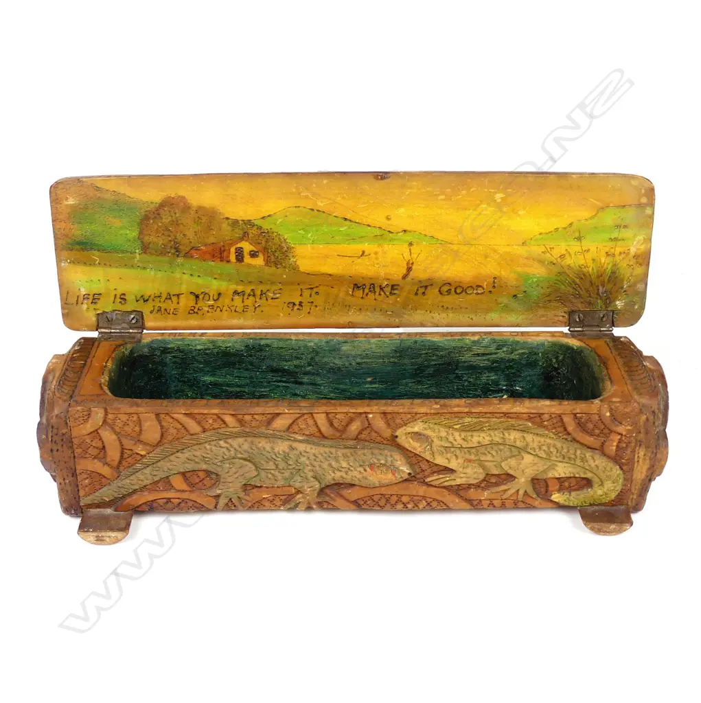 A Jane Brenkley carved wood 'wakahuia' Image 1++