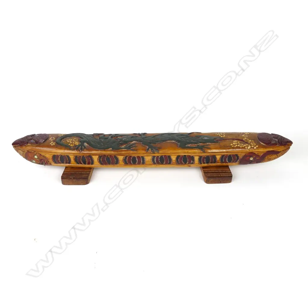 A Jane Brenkley carved wood 'wakahuia' Image 1++