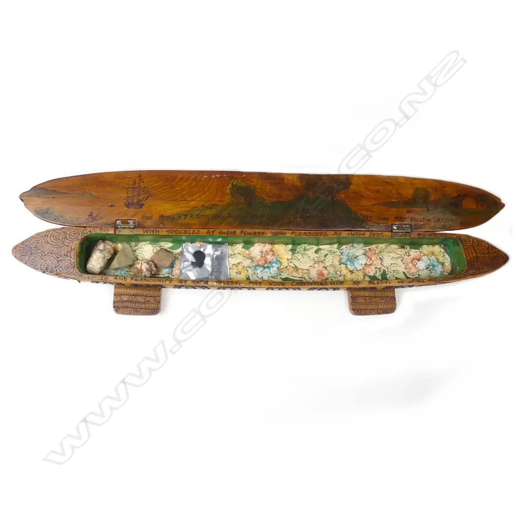 A Jane Brenkley carved wood 'wakahuia' Image 1++