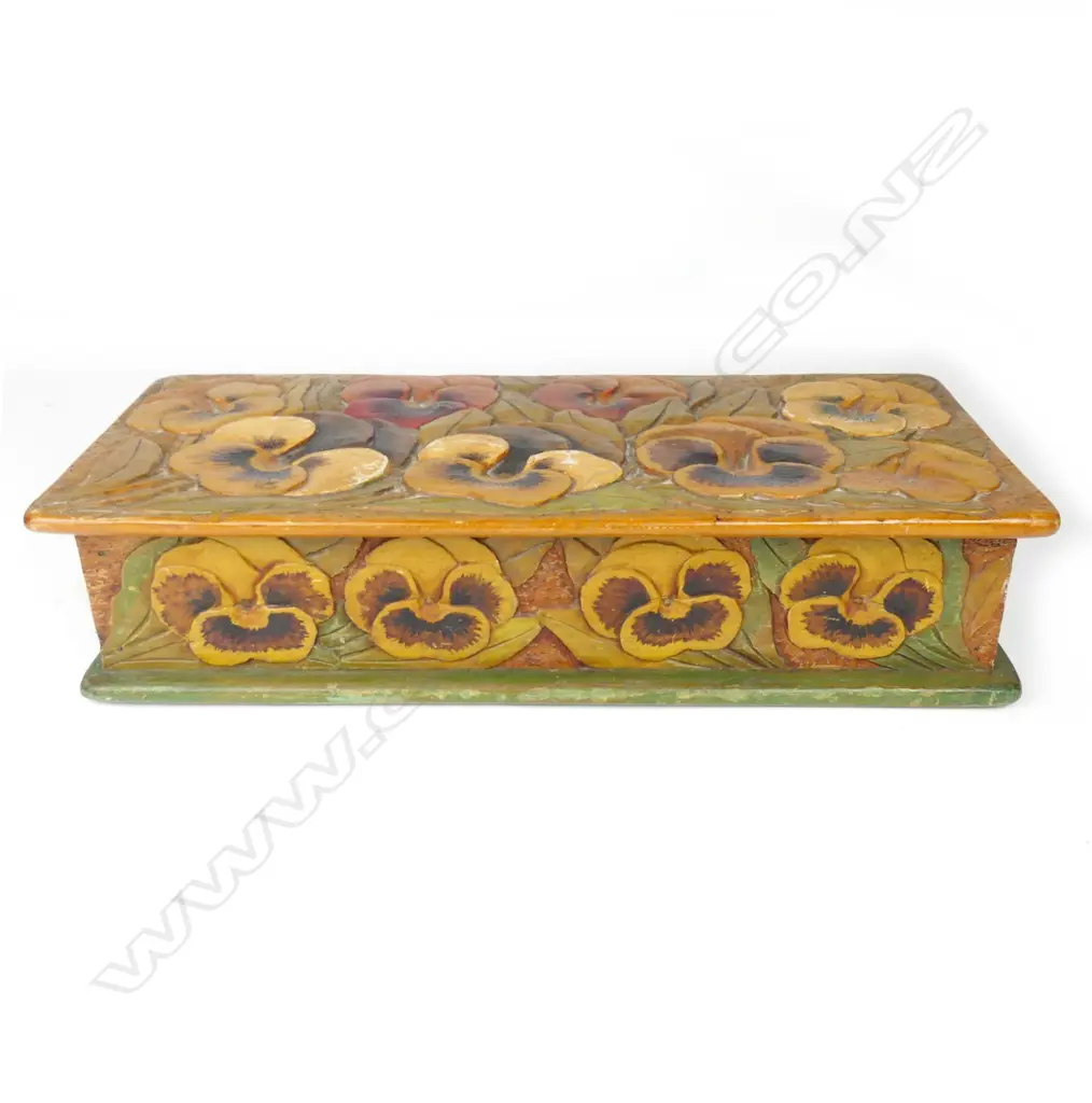 A Jane Brenkley carved wood 'Friendship' box Image 1++