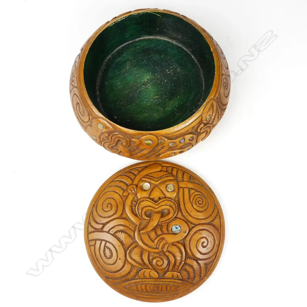 A Jane Brenkley Maori decorated circular lidded box Image 1++