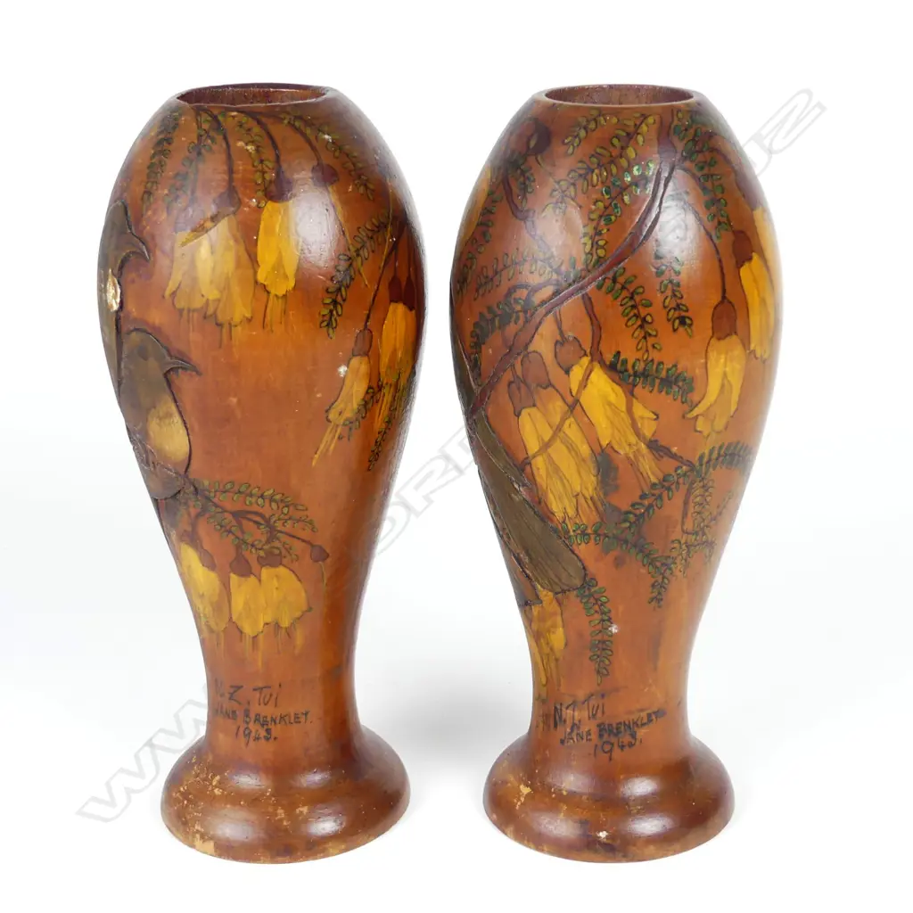 A pair of Jane Brenkley turned vases Image 1++