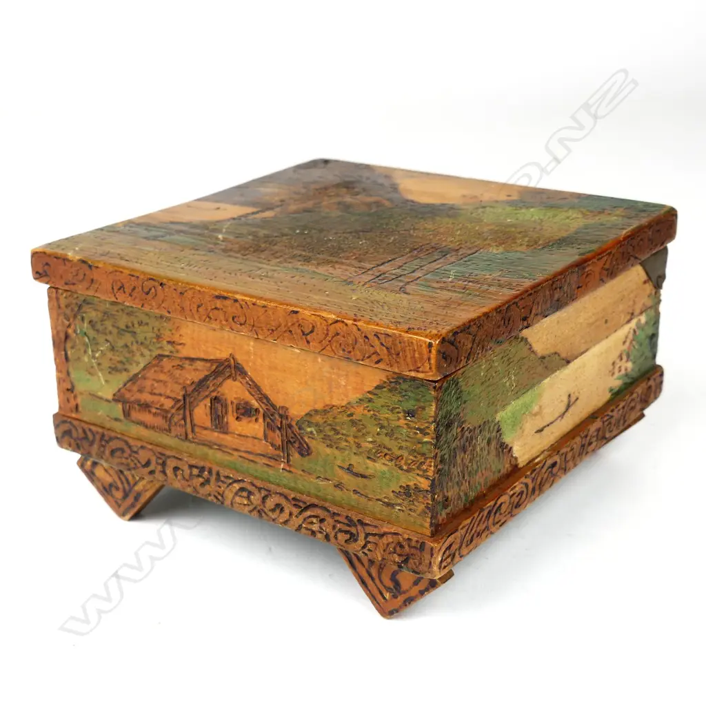 A Jane Brenkley decorated small box Image 1++