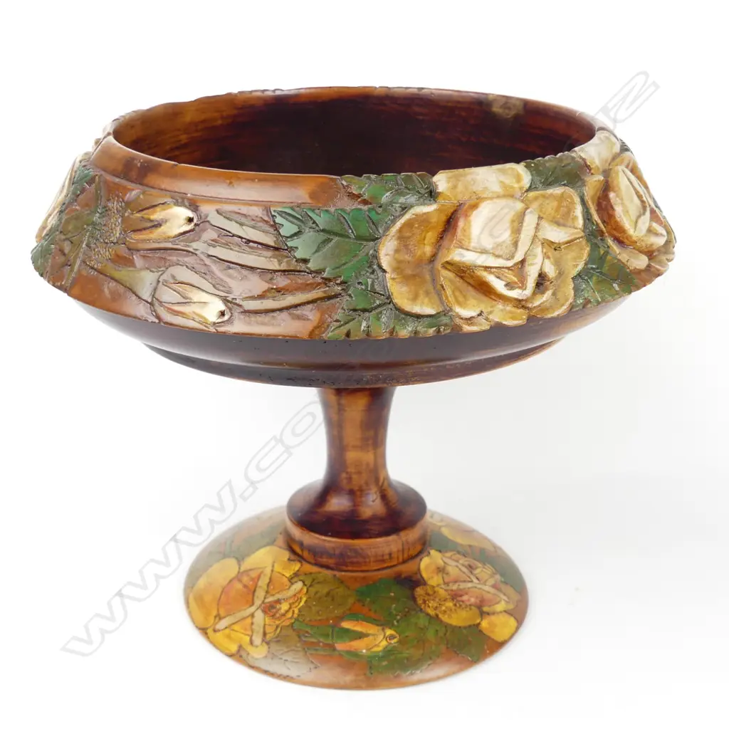 A Jane Brenkley pedestal bowl Image 1++
