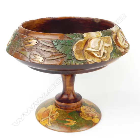 A Jane Brenkley pedestal bowl