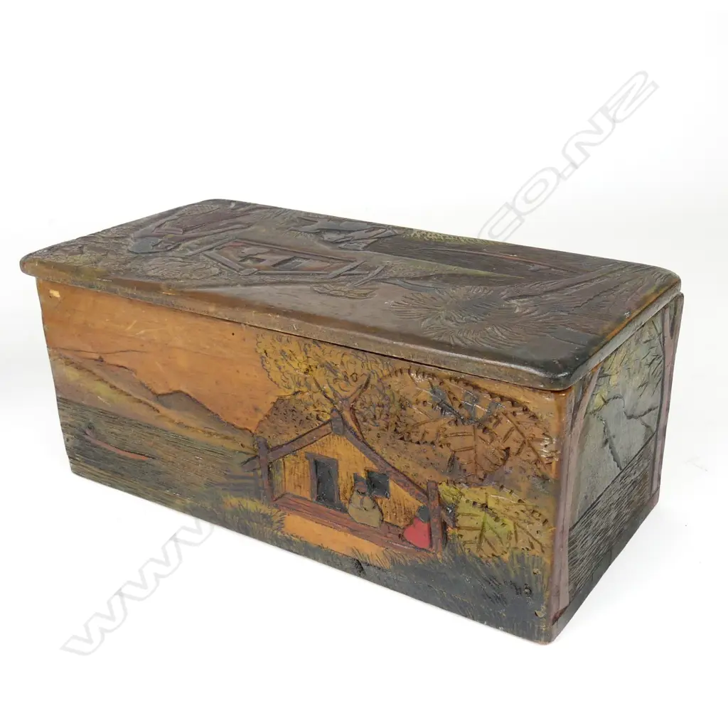 A Jane Brenkley Maori decorated box Image 1++