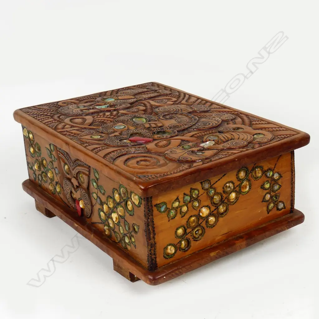 A Jane Brenkley Maori carved box Image 1++