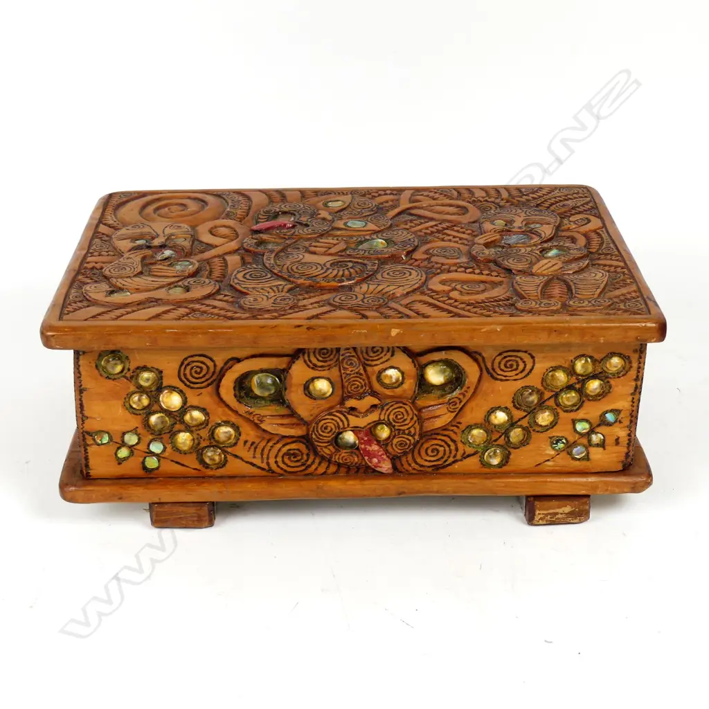 A Jane Brenkley Maori carved box Image 1++