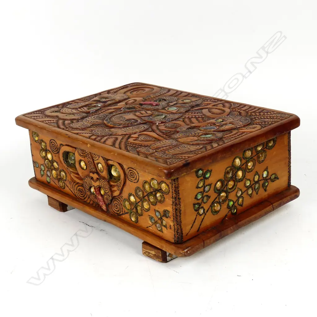 A Jane Brenkley Maori carved box Image 1++