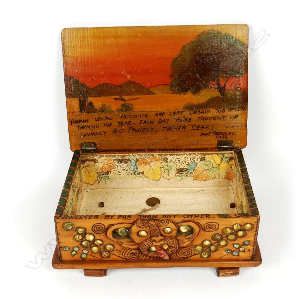 A Jane Brenkley Maori carved box Image 1++