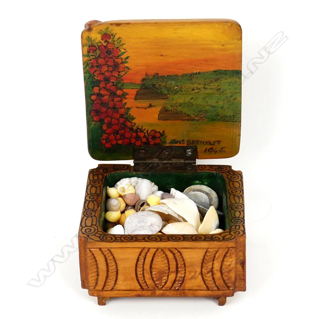 Jane Brenkley signed and dated 1945 small Maori decorated box Image 1++
