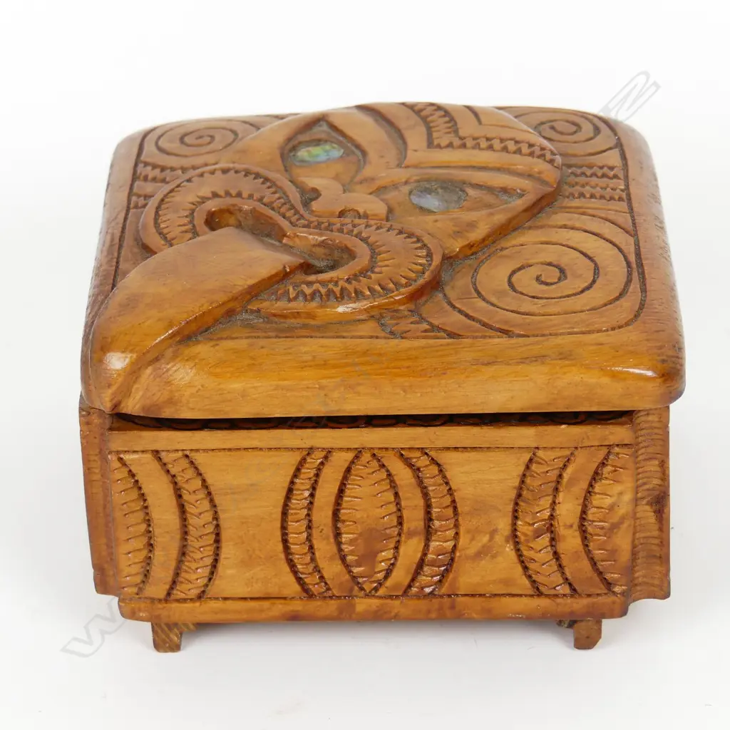 Jane Brenkley signed and dated 1945 small Maori decorated box Image 1++