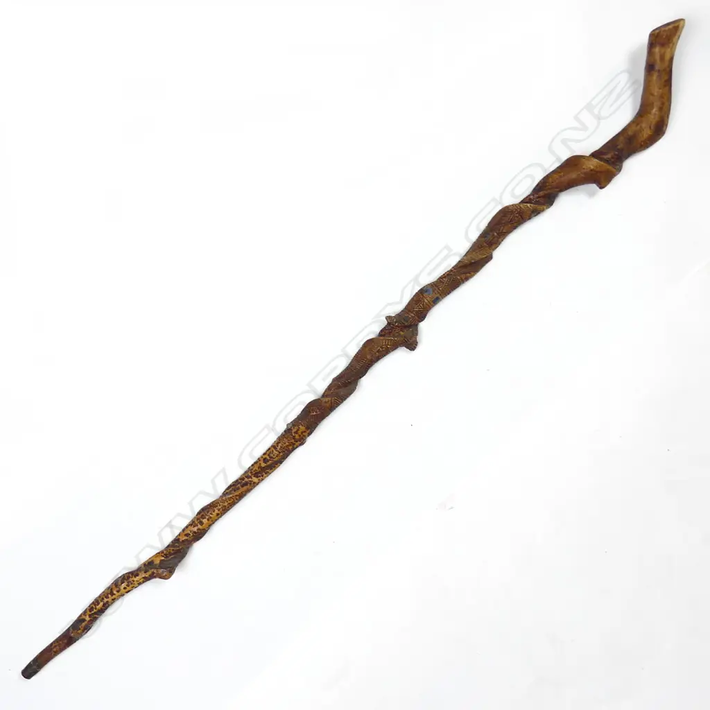 An early/mid-20thC Maori carved honey suckle vine walking stick Image 1++