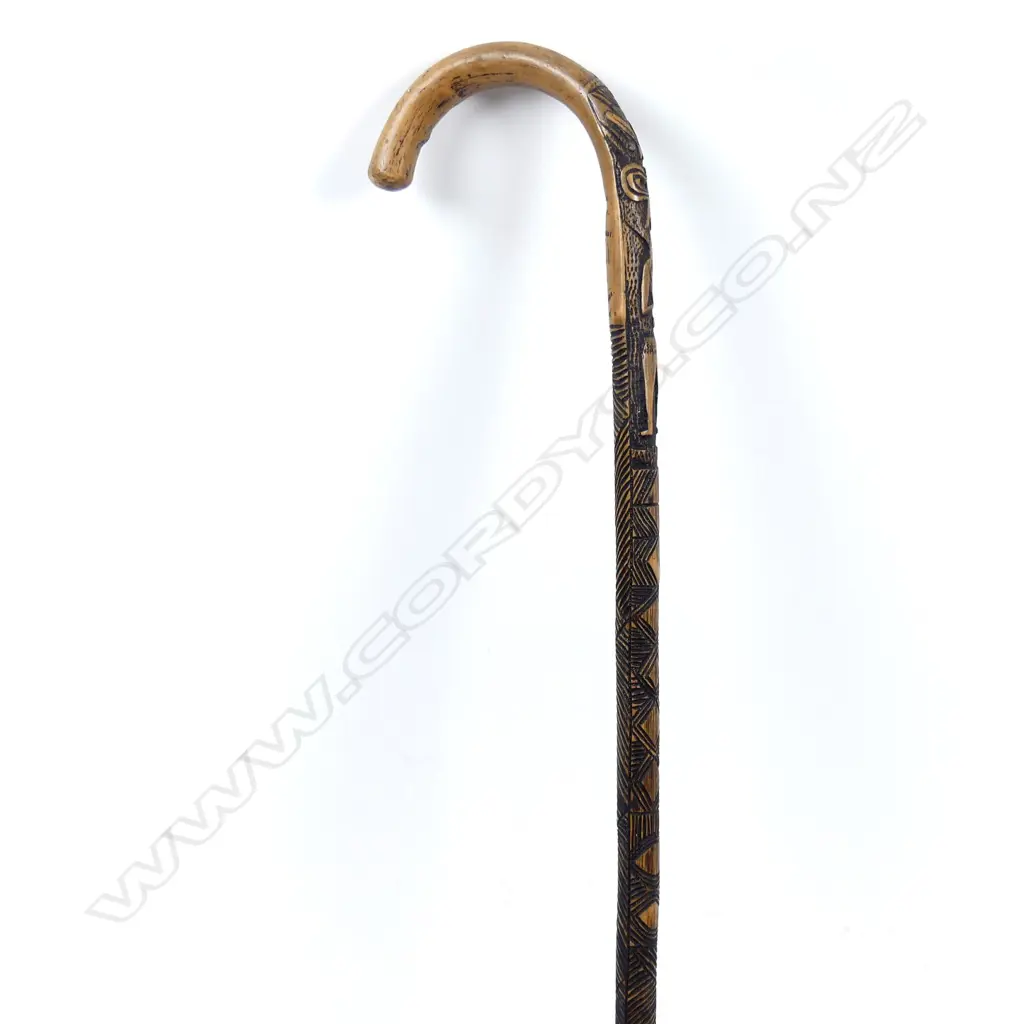 An early/mid-20thC Maori carved walking stick Image 1++
