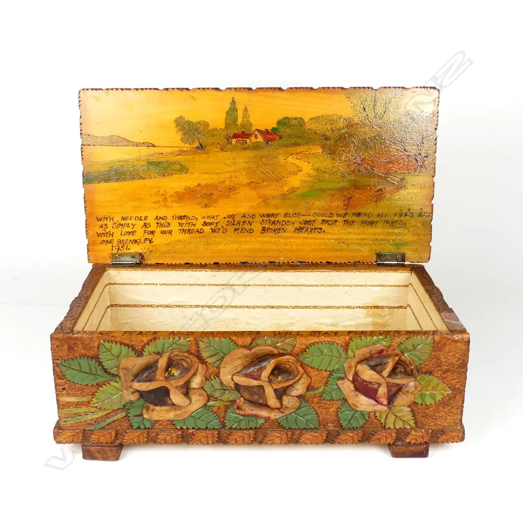 A Jane Brenkley carved wood 'Friendship' box Image 1++
