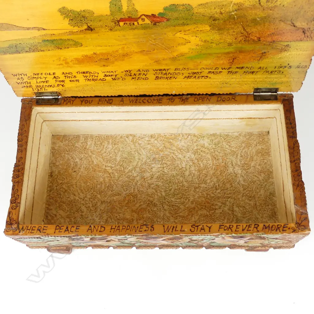 A Jane Brenkley carved wood 'Friendship' box Image 1++