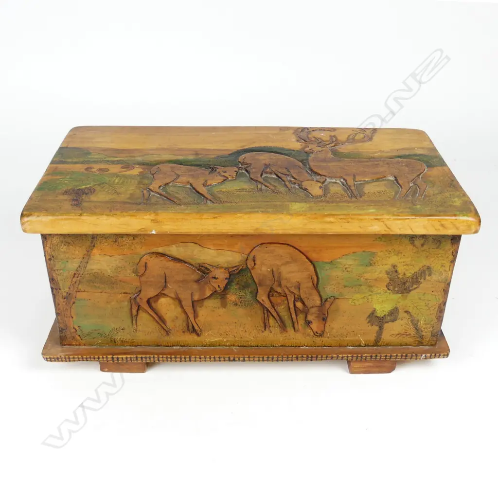 A Jane Brenkley carved wood 'Friendship' box Image 1++