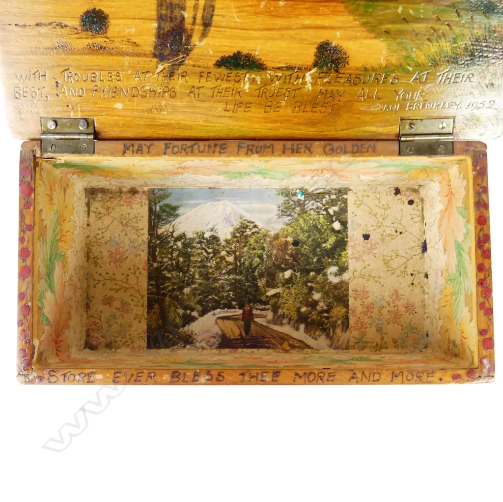 A Jane Brenkley carved wood 'Friendship' box Image 1++