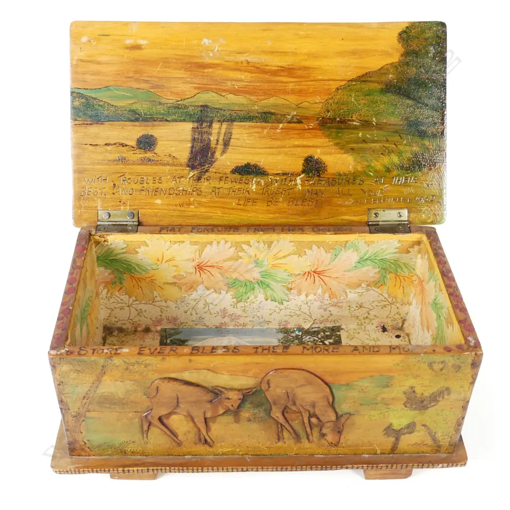A Jane Brenkley carved wood 'Friendship' box Image 1++