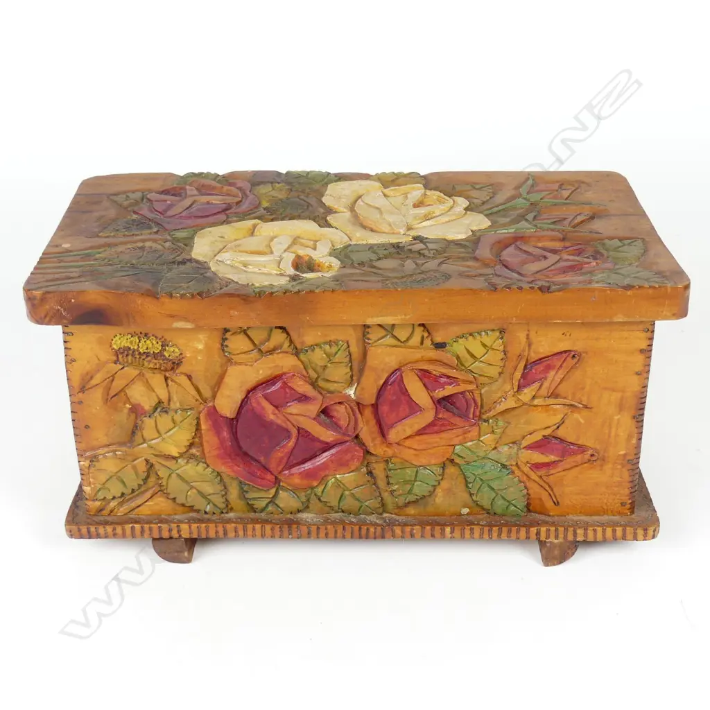 A Jane Brenkley carved wood 'Friendship' box Image 1++