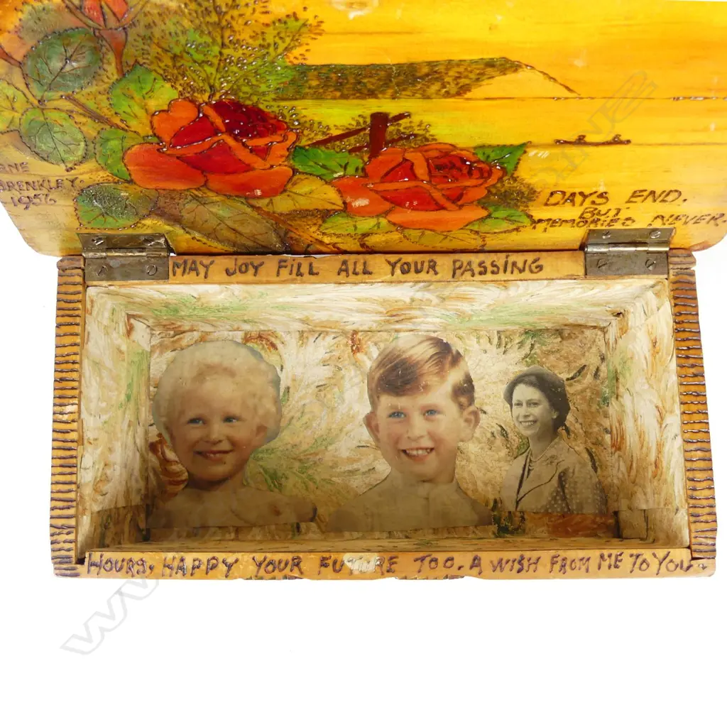 A Jane Brenkley carved wood 'Friendship' box Image 1++