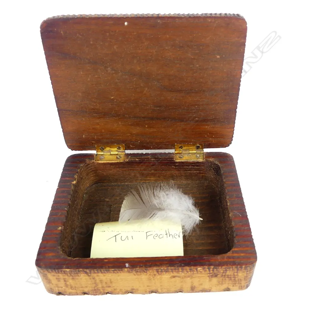 A Jane Brenkley NZ Exhibition 1940 box and Maori themed desk calendar Image 1++