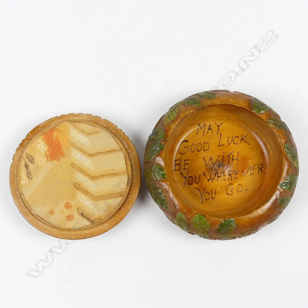 A Jane Brenkley turned and carved small box Image 1++