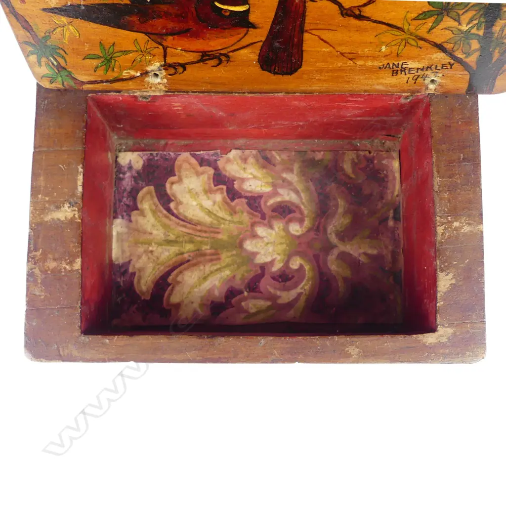 A Jane Brenkley Maori carved wood trinket box Image 1++