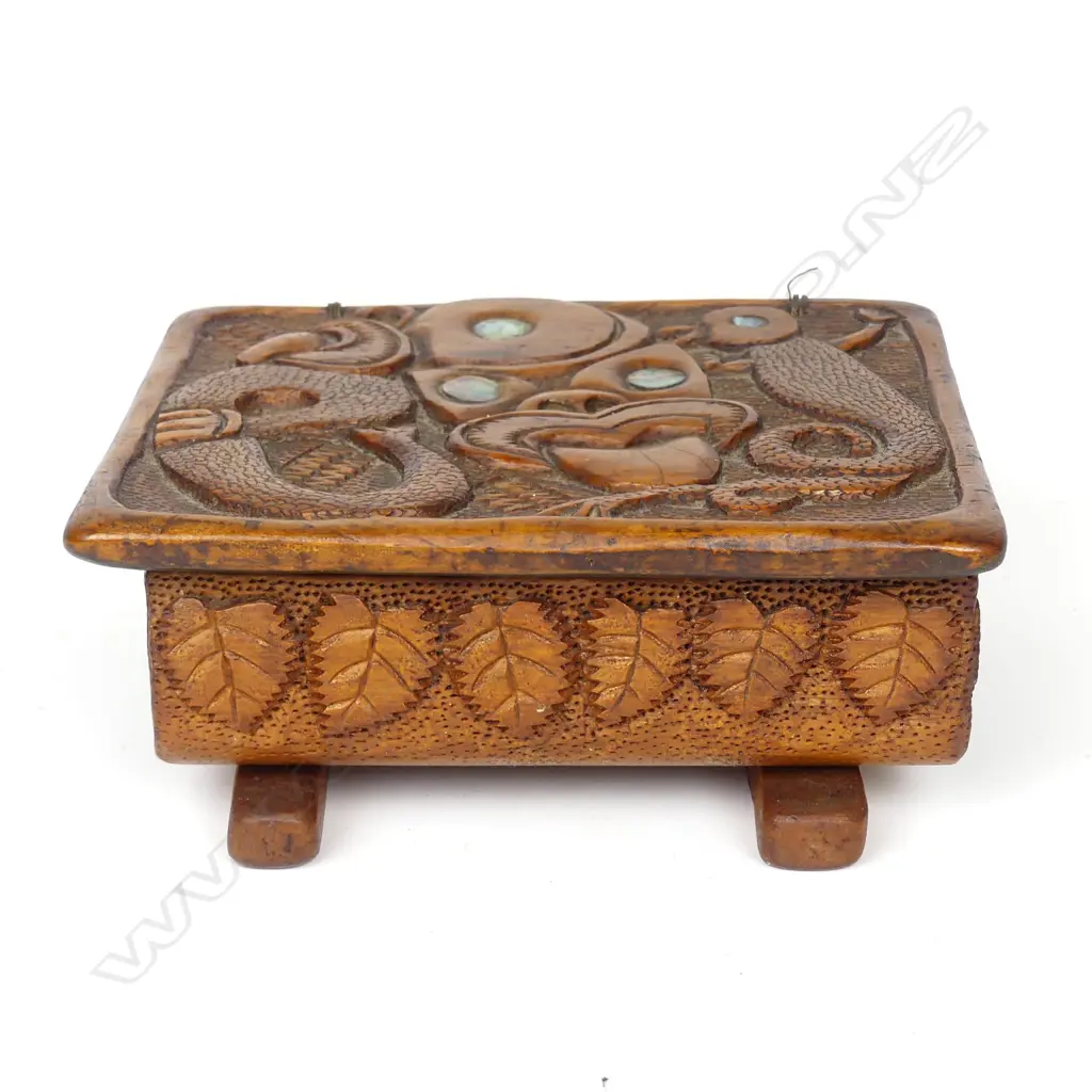 An early Jane Brenkley carved wood box Image 1++