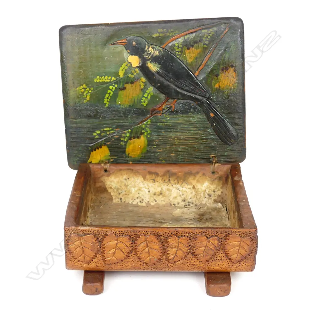 An early Jane Brenkley carved wood box Image 1++