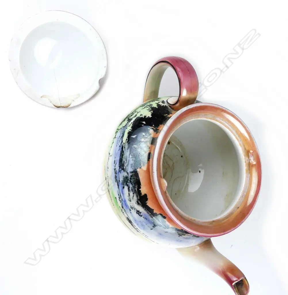 A Grimwades "Maori Ware" teapot Image 1++
