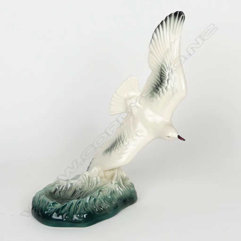 A Titian Studio seagull ashtray Image 1++