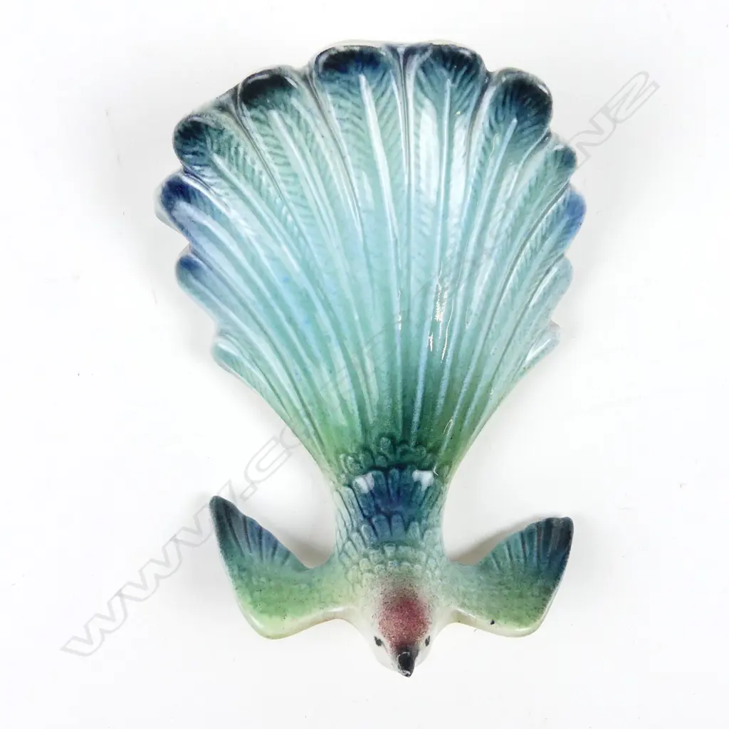 Titian Studio fantail wall vase SMALL HAIRLINE BACK RIGHT CORNER Image 1++