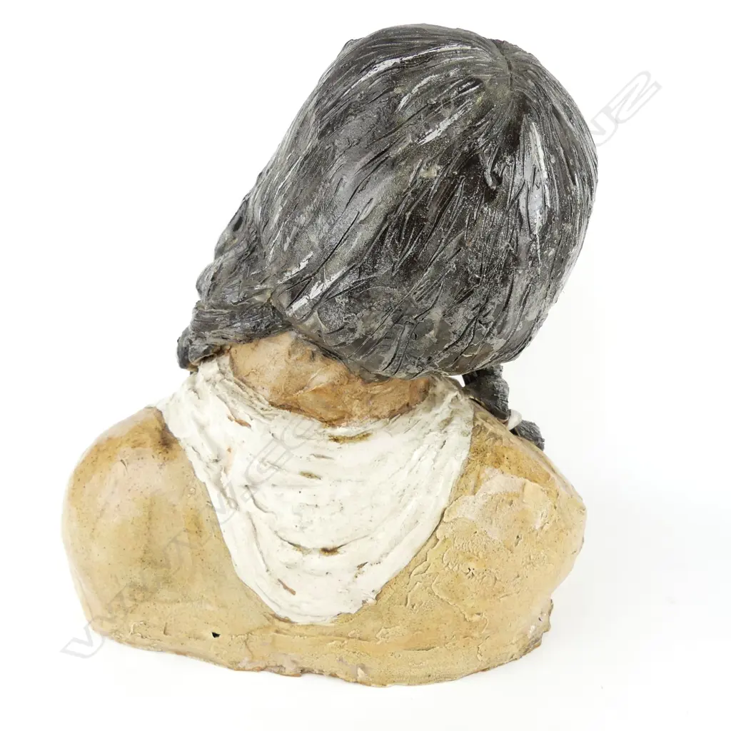 A rare vintage pottery bust of a Maori wahine Image 1++