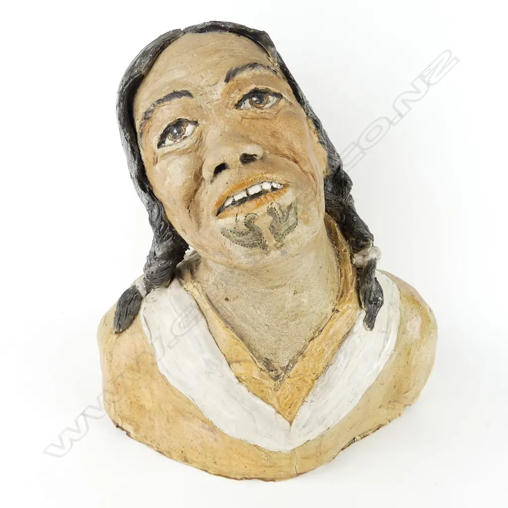 A rare vintage pottery bust of a Maori wahine Image 1++