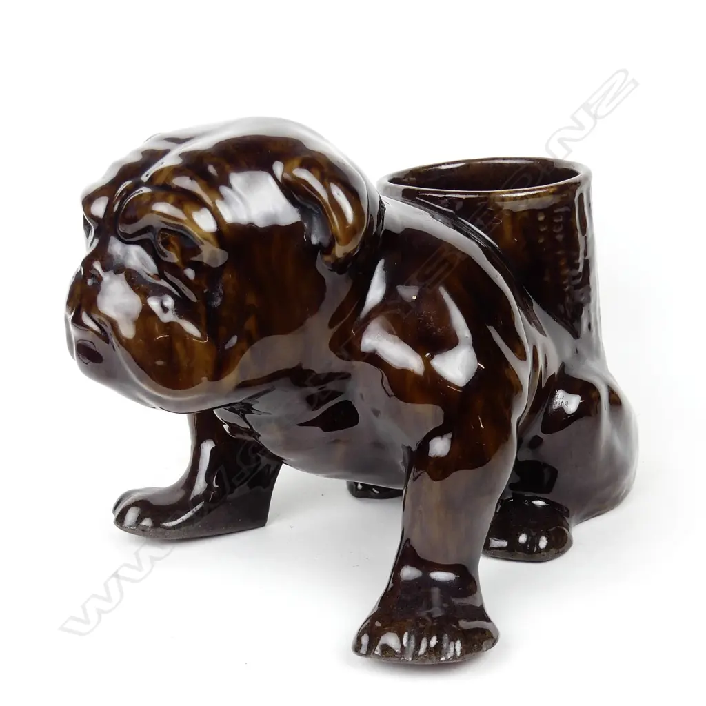 An uncommon Temuka Pottery bulldog sculptural vase Image 1++