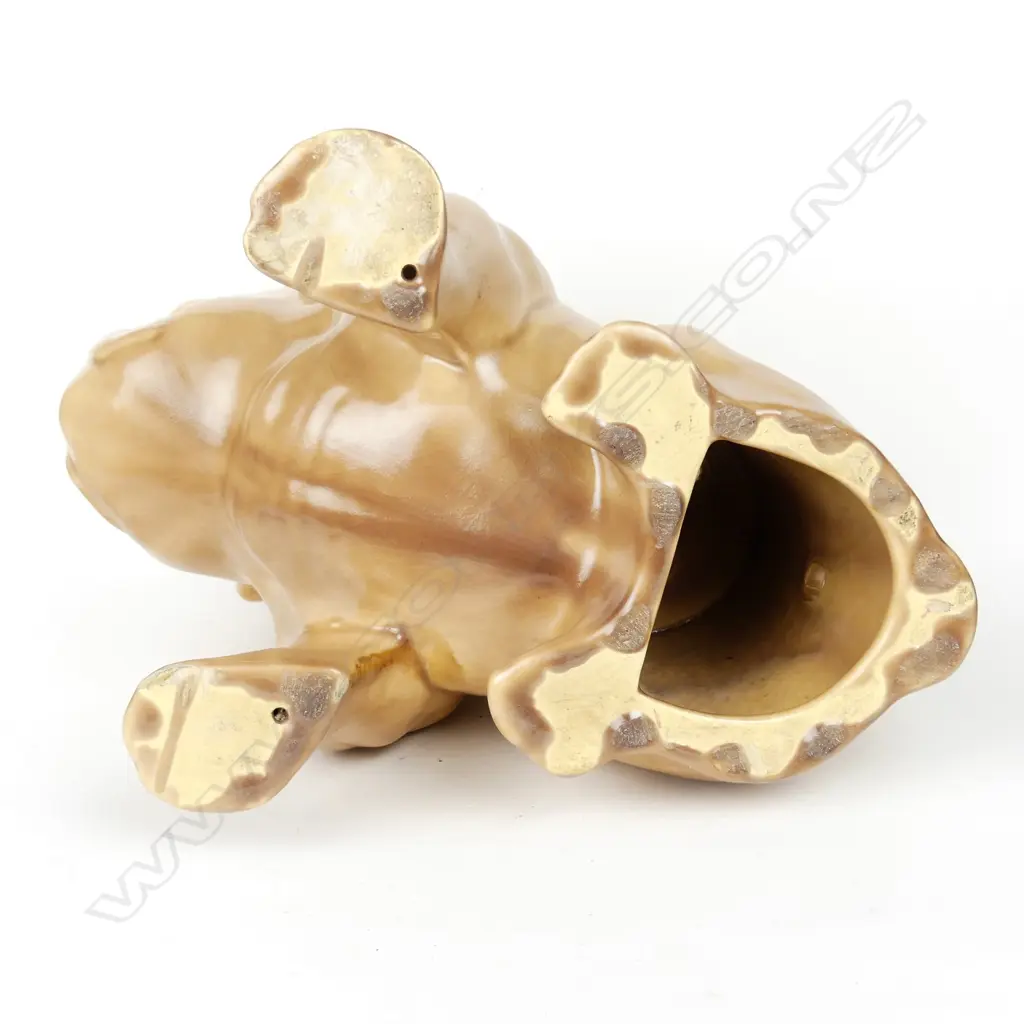 A rare Temuka Pottery sculptural bulldog heater Image 1++