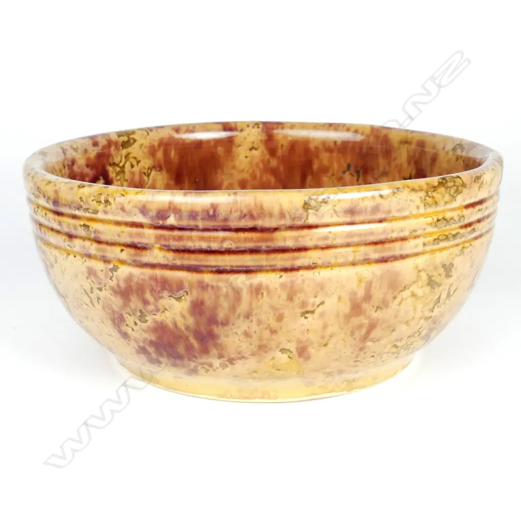 An early Crown Lynn (Amalgamated Brick & Pipe) large bowl Image 1++
