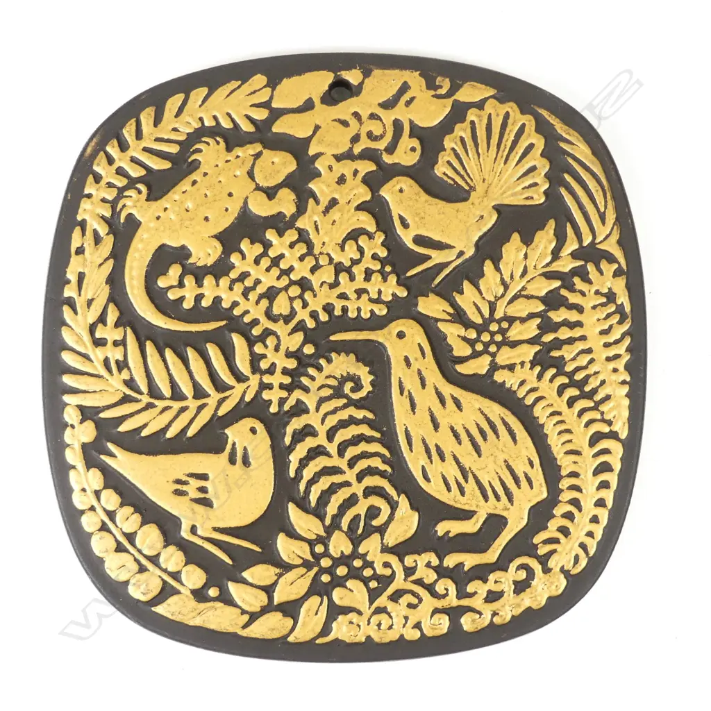 A Crown Lynn 'Native Flora and Fauna' teapot stand Image 1++