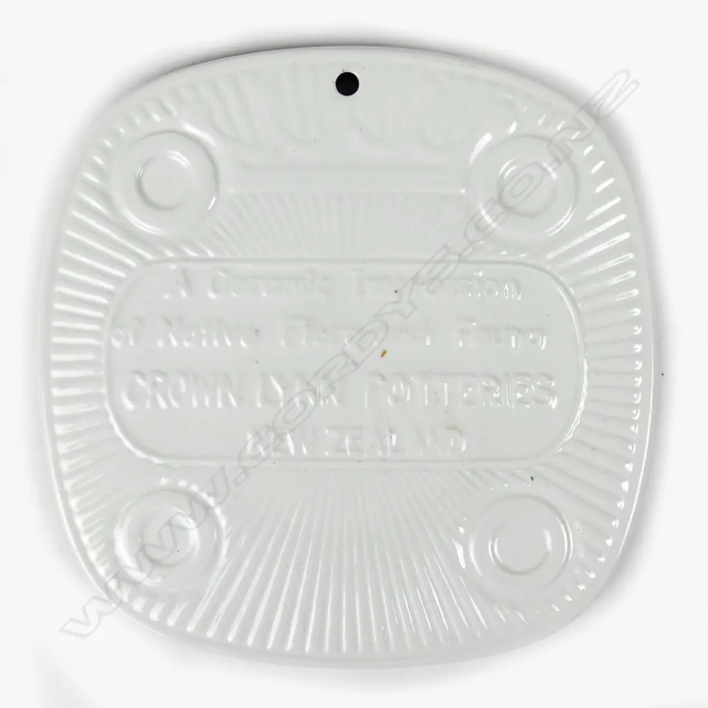 A Crown Lynn 'Native Flora and Fauna' teapot stand Image 1++