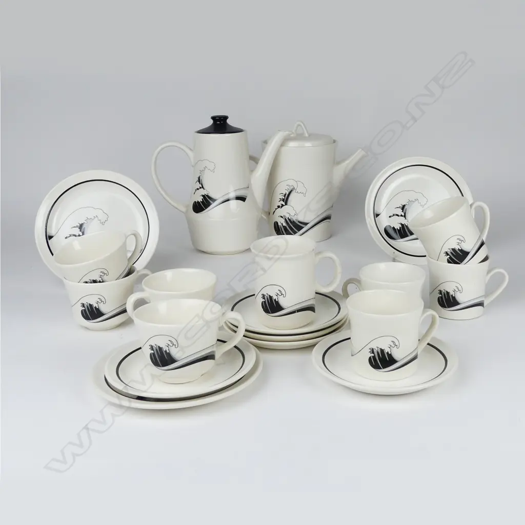 A selection of Crown Lynn 'Last Wave' patterned china Image 1++