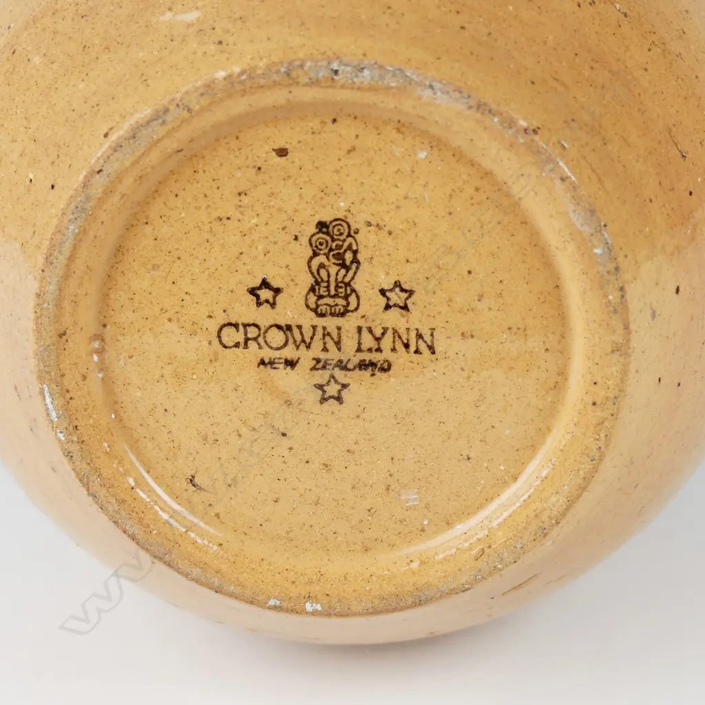 A Crown Lynn Arthur Rhodes vase Image 1++