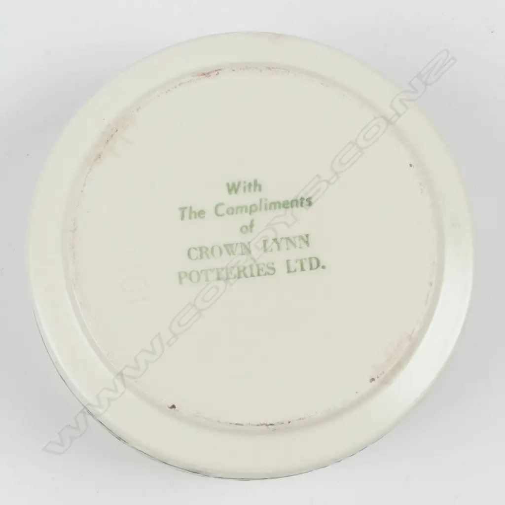 A Crown Lynn circular ashtray Image 1++