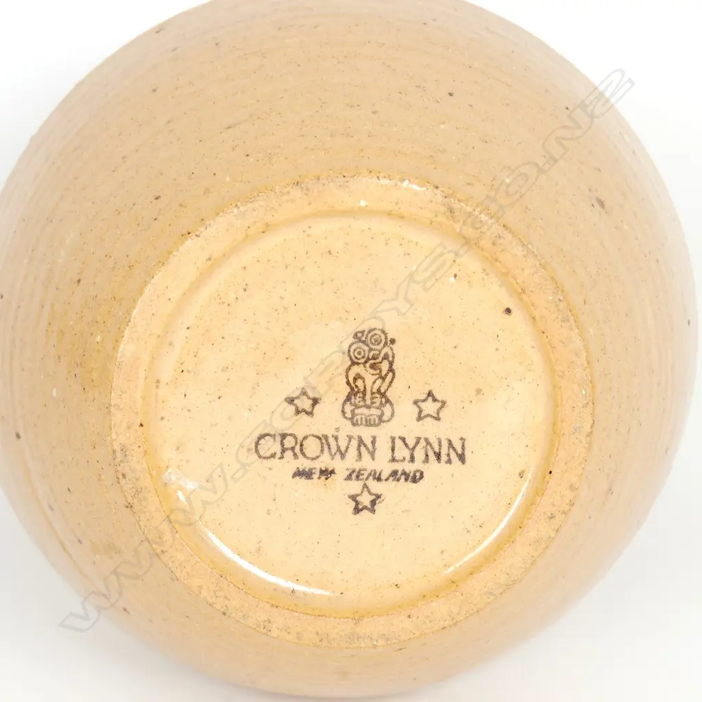 A Crown Lynn Arthur Rhodes vase Image 1++