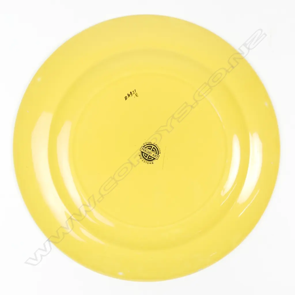 A Royal Doulton Maori Art earthenware plate Image 1++