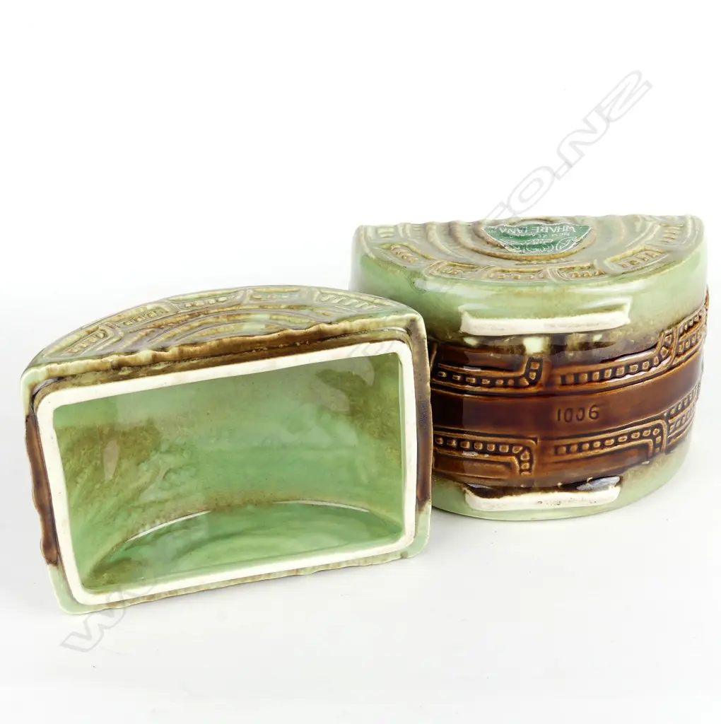 A Crown Lynn Wharetana ware 'Kokowai Bowl Cigarette Box' Image 1++