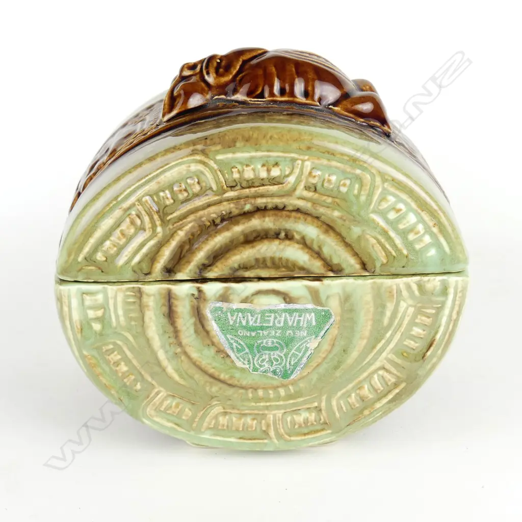 A Crown Lynn Wharetana ware 'Kokowai Bowl Cigarette Box' Image 1++