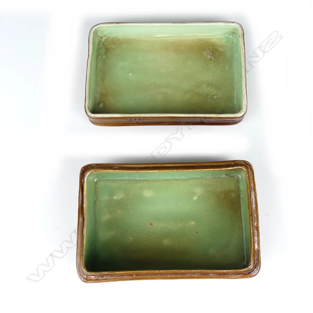 A Crown Lynn Wharetana ware trinket box Image 1++